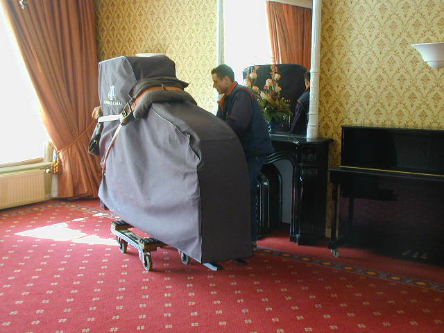 Voorbereiding pianorecital Klara Wurtz op De Klinze in Aldtsjerk