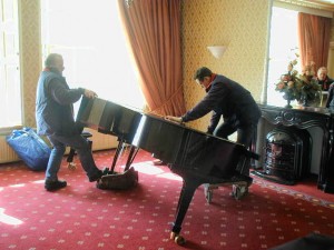 Voorbereiding pianorecital Klara Wurtz op De Klinze in Aldtsjerk